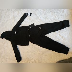 NWT boys 3T Nike sweatsuit in black